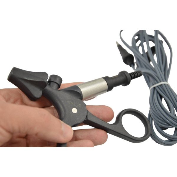 Біполярний затискач (атравматичний тип) ЛОКЕМЕД Ф5*330 з пластиковою рукояткою, з кабелем